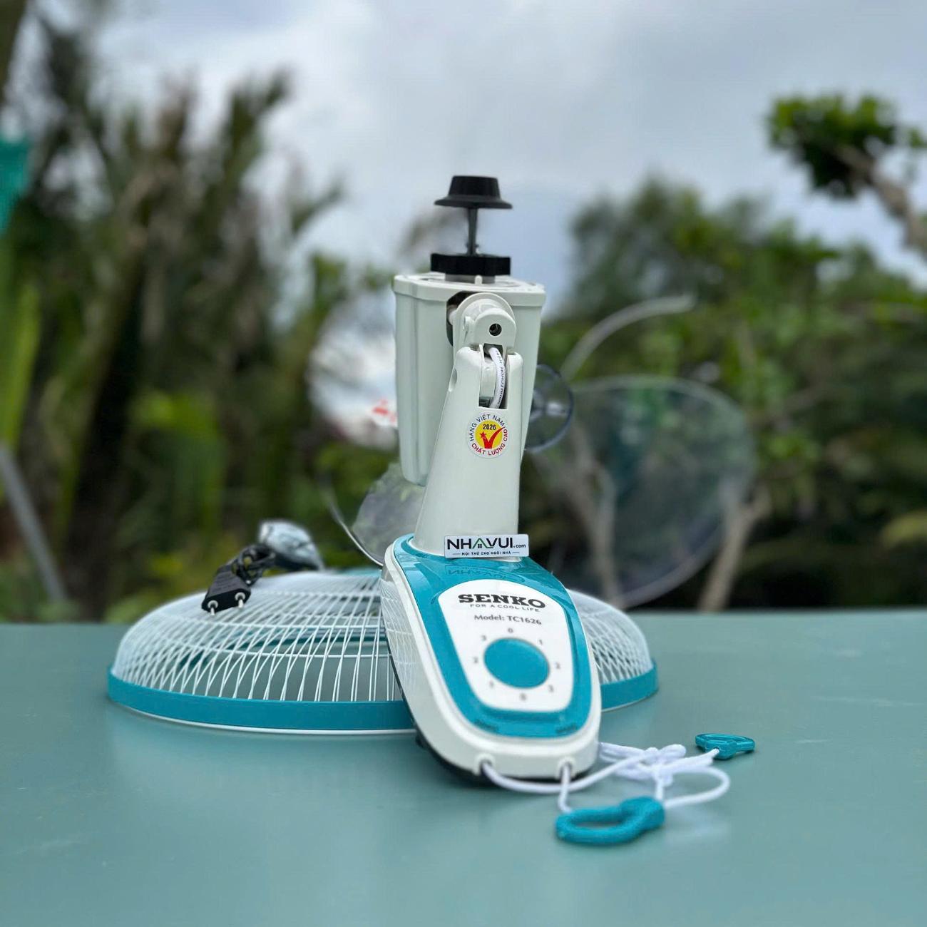 Quạt treo tường 2 dây Senko TC1626 47W cánh 39cm