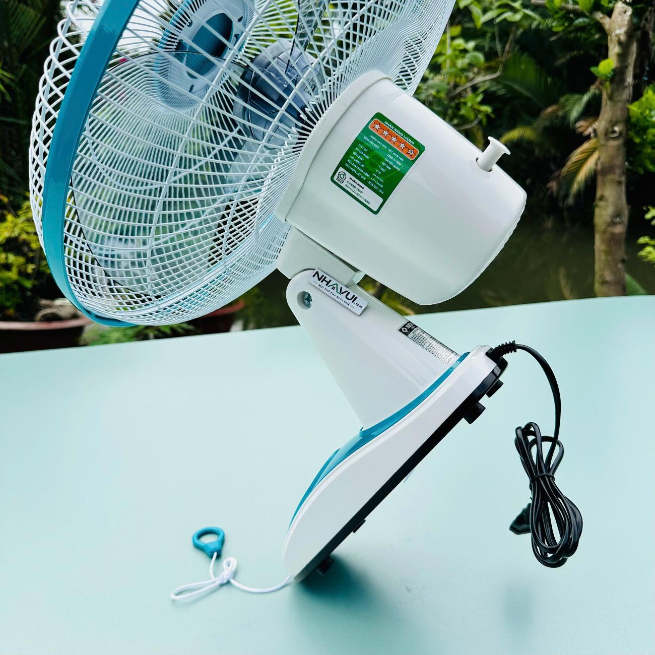 Quạt treo tường 1 dây Senko T1682 47W 3 tốc độ gió