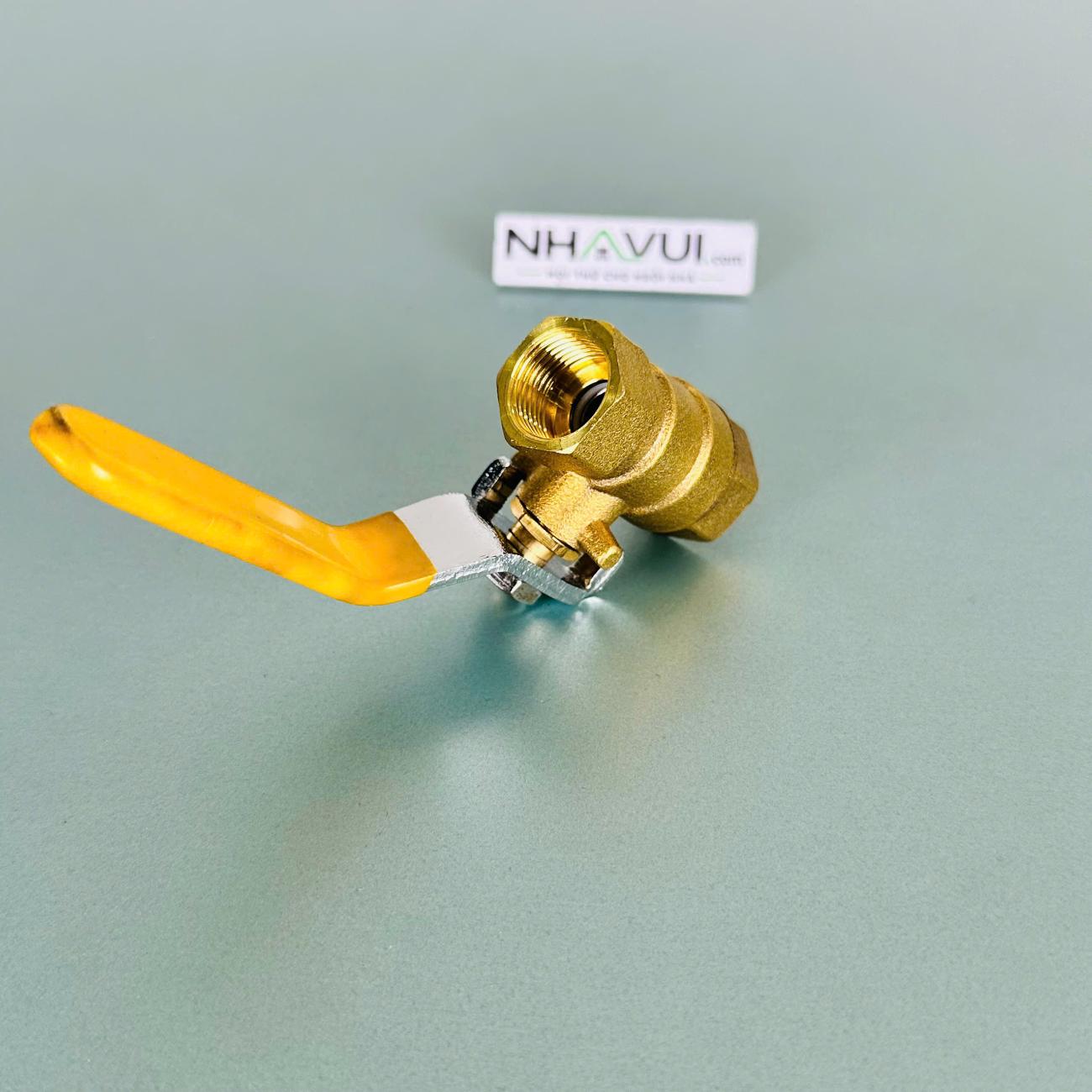 Van bi đồng Italy 1/8"–2" – dùng khóa và đóng mở dòng nước