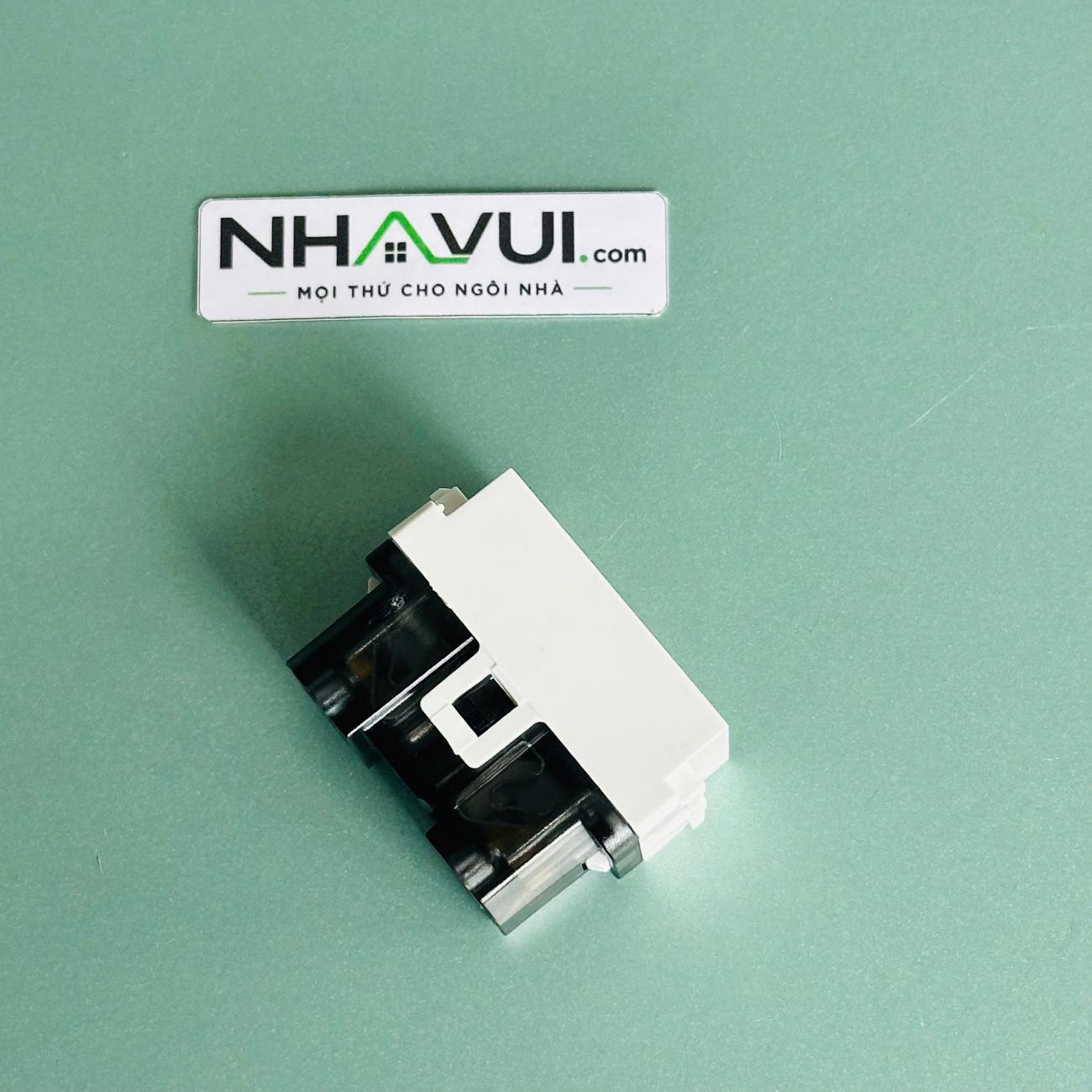Ổ cắm 2 chấu MPE A6USV