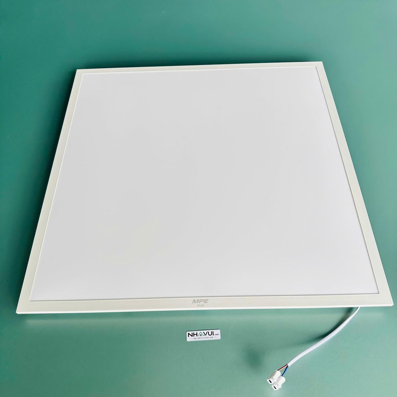 LED tấm loại lớn MPE Seri FPD-6060 600x600mm
