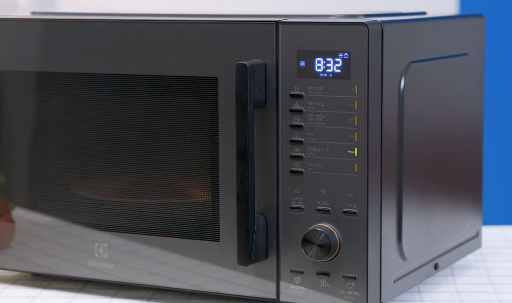 Lò vi sóng có nướng Electrolux EMG30D22BM 30 lít