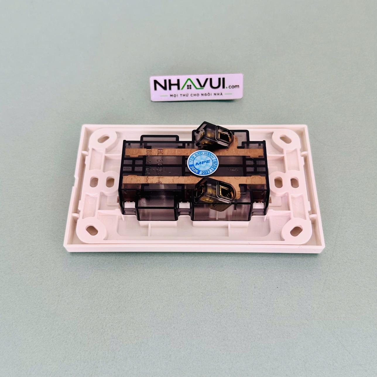 Ổ cắm ba 2 chấu đế liền MPE A20US3N 16A