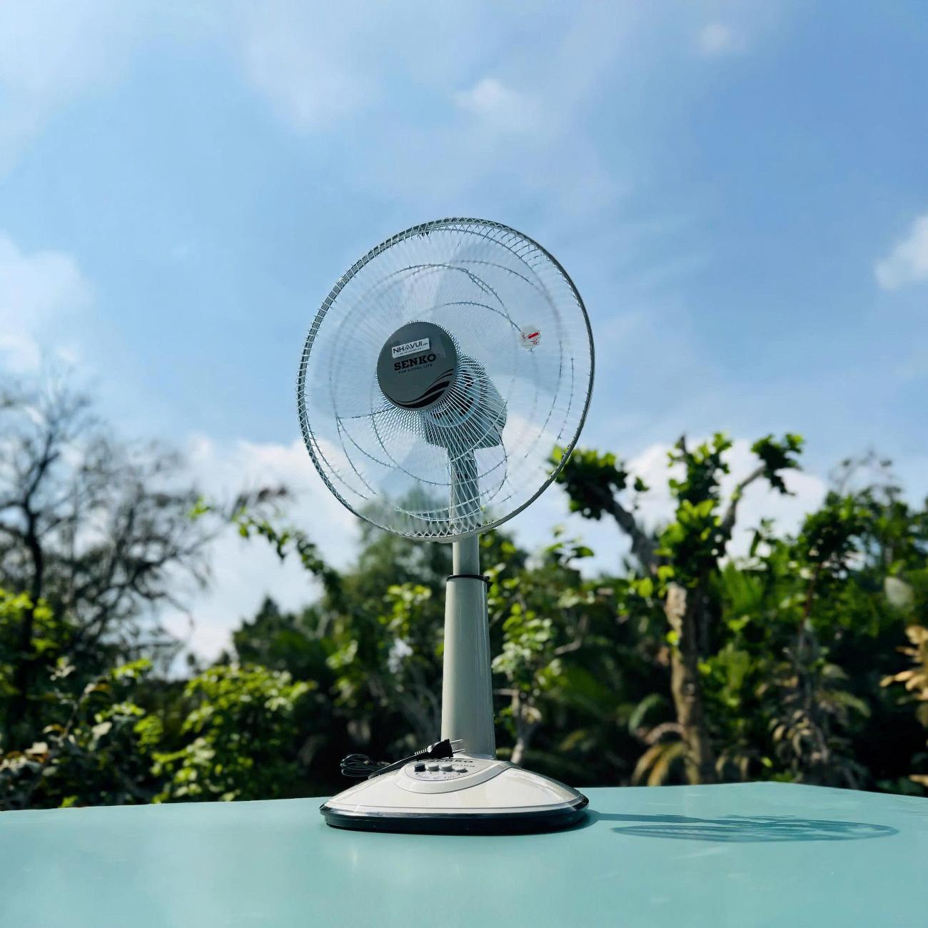 Quạt lửng ống nhựa Senko L1638 47W chỉnh chiều cao