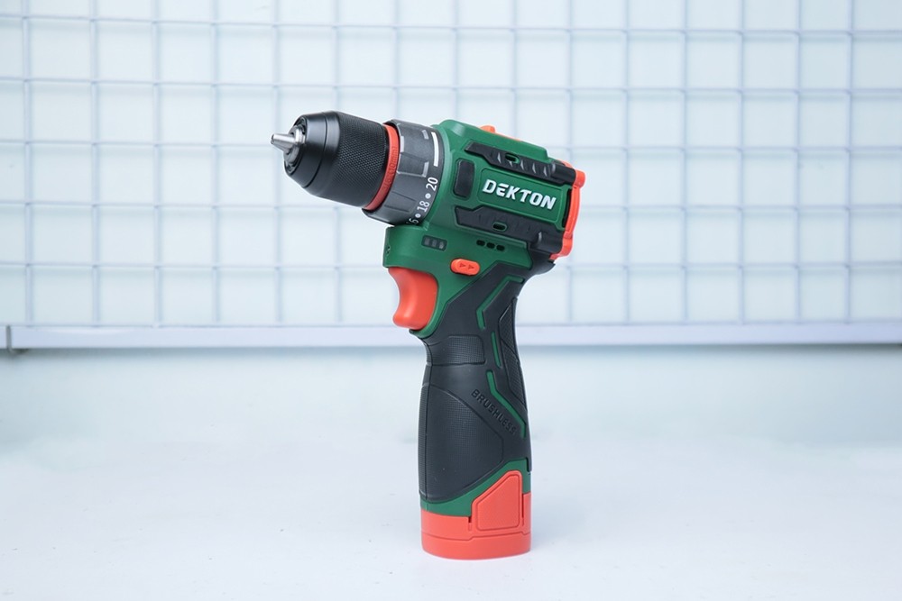 Combo máy khoan pin 16,8V Dekton D16-KVT1055PRO (2 pin 2.5Ah, sạc, túi)