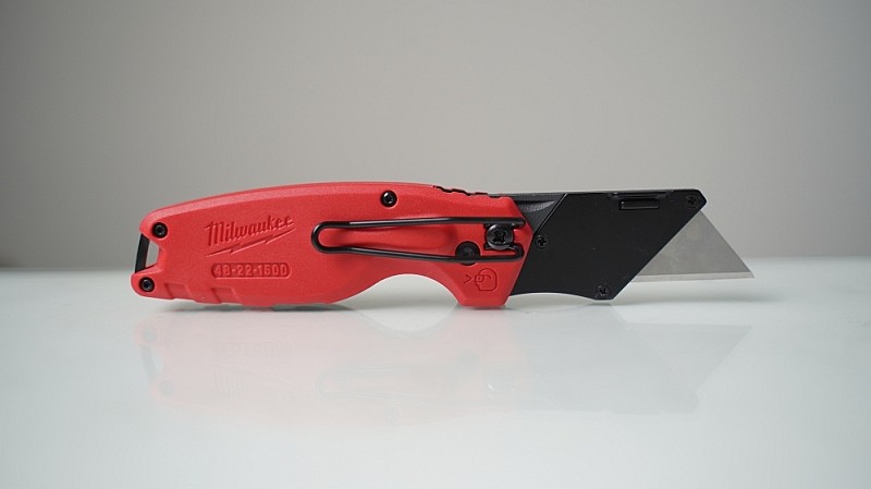 Dao rọc gấp Milwaukee FASTBACK 48-22-1500X nhỏ gọn