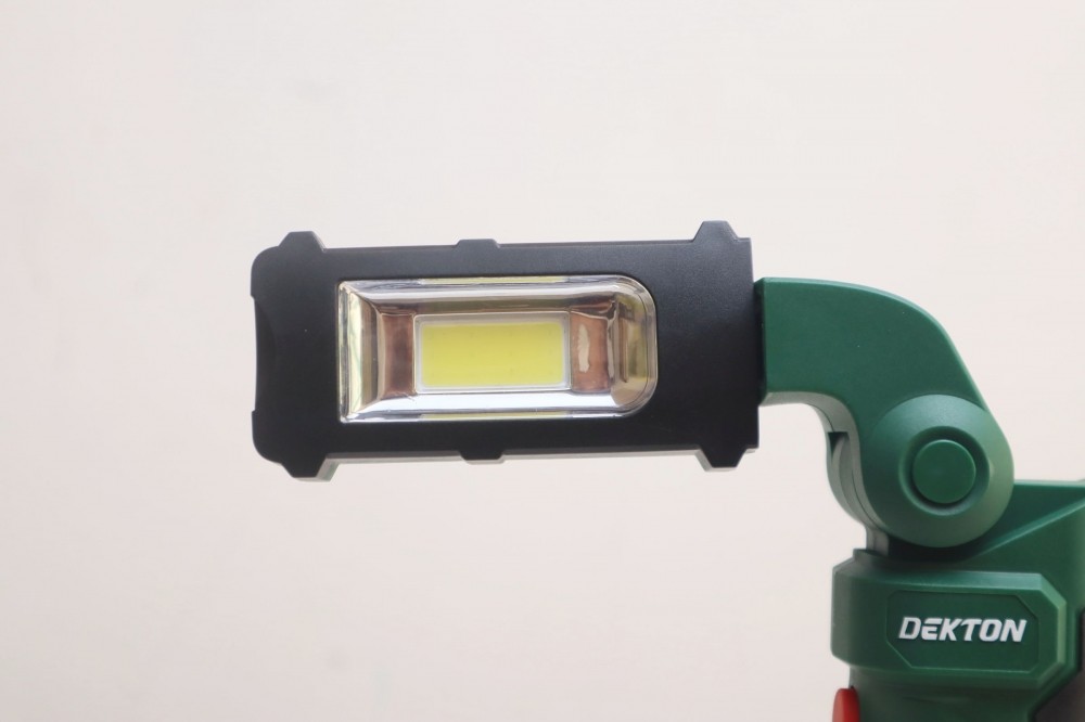 Đèn làm việc dùng pin Dekton M21-D360LM 21V 360 lumen