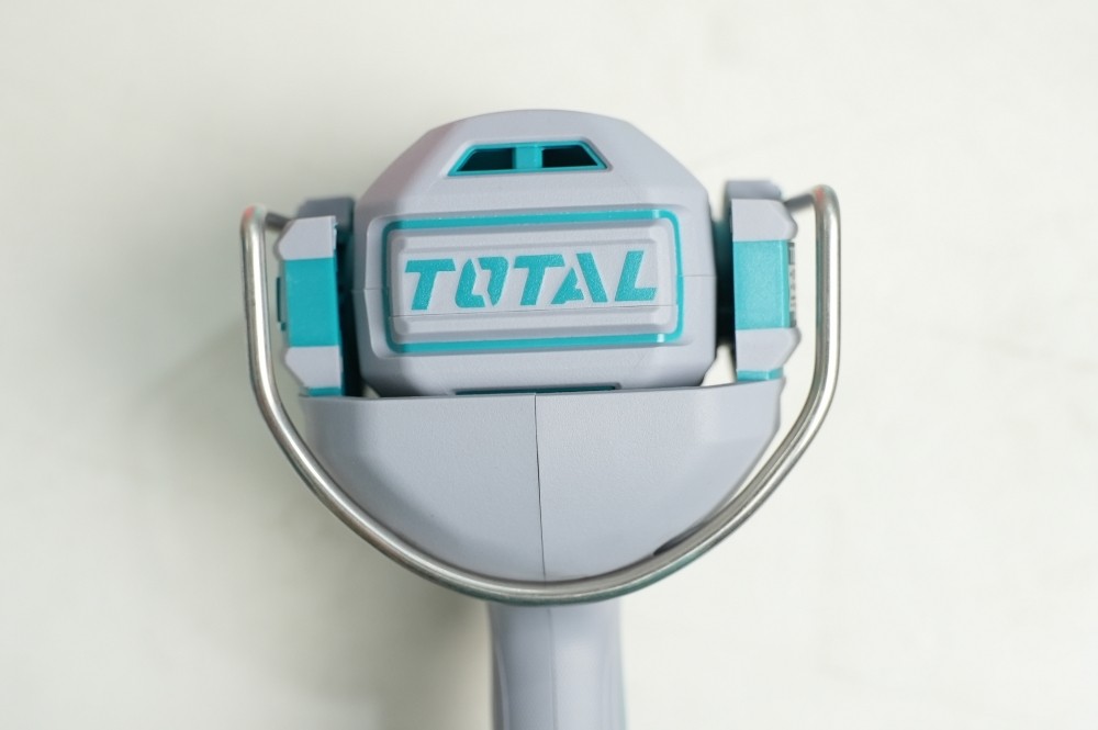 Đèn làm việc dùng pin Total TWLI20881 20V 2000 lm (kèm pin 2.0Ah và sạc)