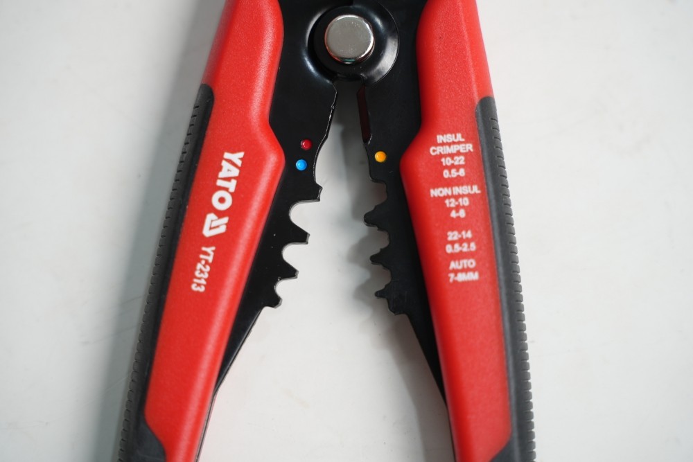 Kìm tuốt dây điện đa năng Yato YT-2313 205 mm