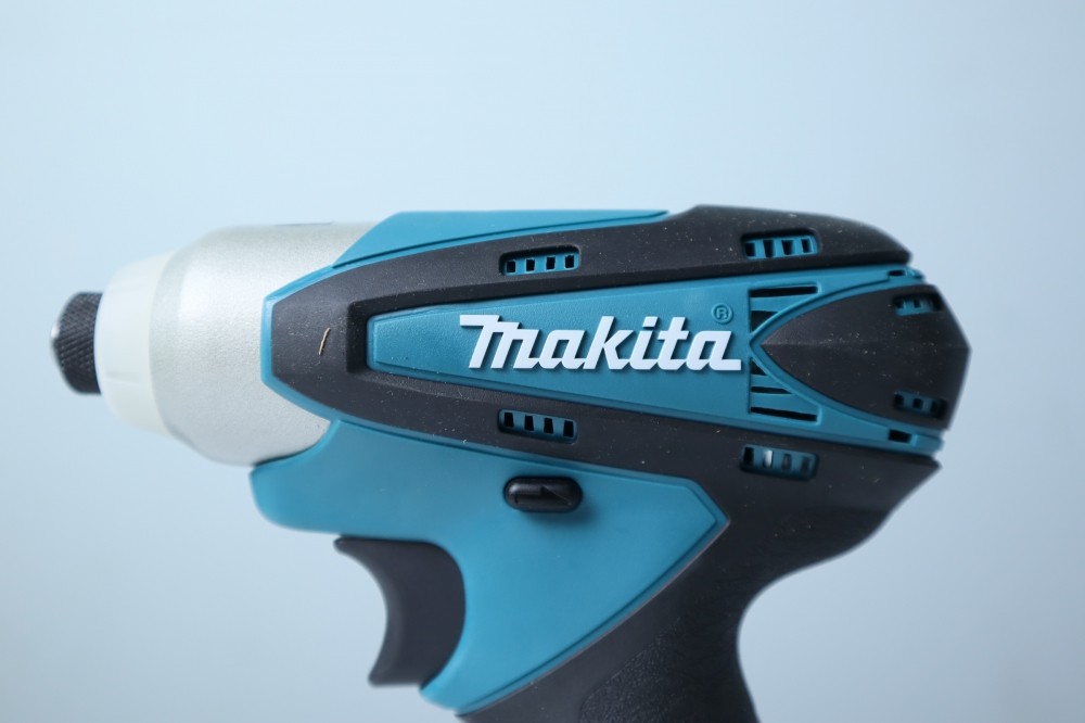 Máy bắt vít dùng pin Makita TD090DZ 10.8V 90 Nm (thân máy, chưa gồm pin và sạc)