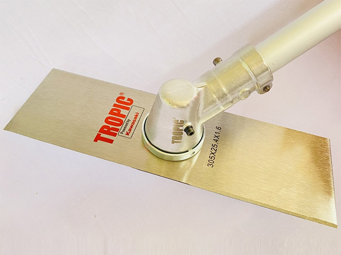 Máy cắt cỏ đeo vai Tropic TB-45 động cơ Kawasaki TJ45E