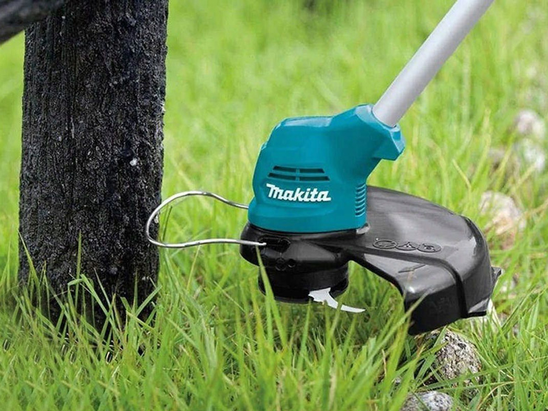 Máy cắt cỏ dùng pin Makita UR100DWYE 12V (2 pin 1,5Ah + sạc)