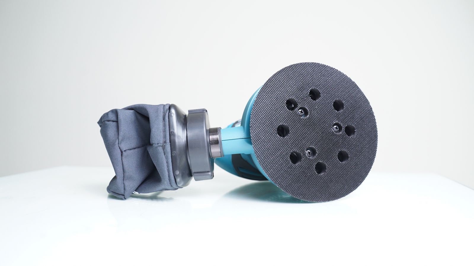 Máy chà nhám quỹ đạo tròn Makita M9204B 240 W