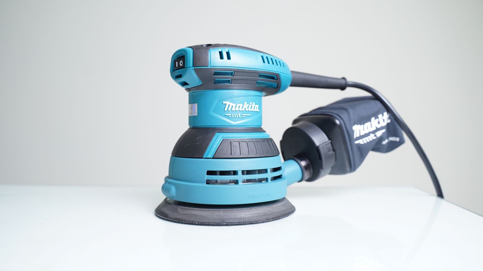 Máy chà nhám quỹ đạo tròn Makita M9204B 240 W