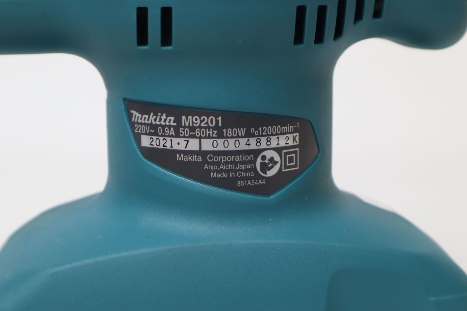 Máy chà nhám rung Makita M9201B 180 W đế 93 × 185 mm