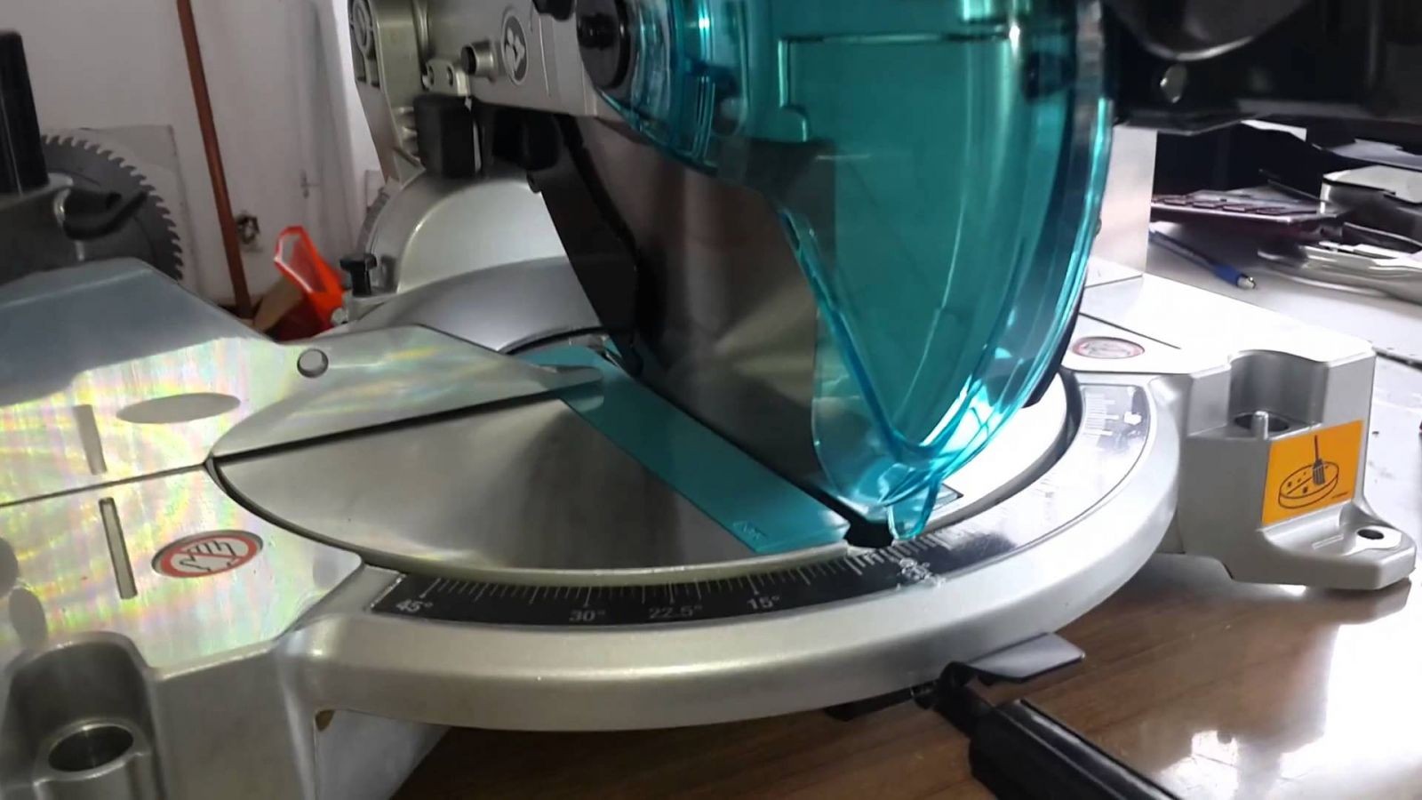 Máy cưa góc đa năng Makita LH1040 10 inch 1.650 W