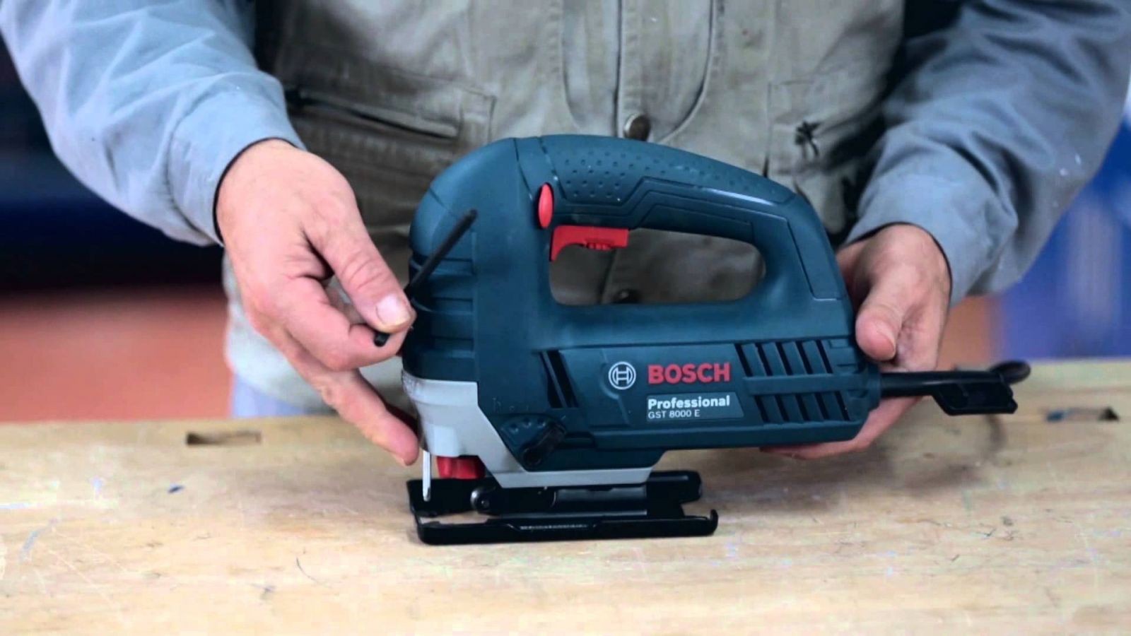 Máy cưa lọng Bosch GST 8000 E 710 W cắt gỗ 80 mm