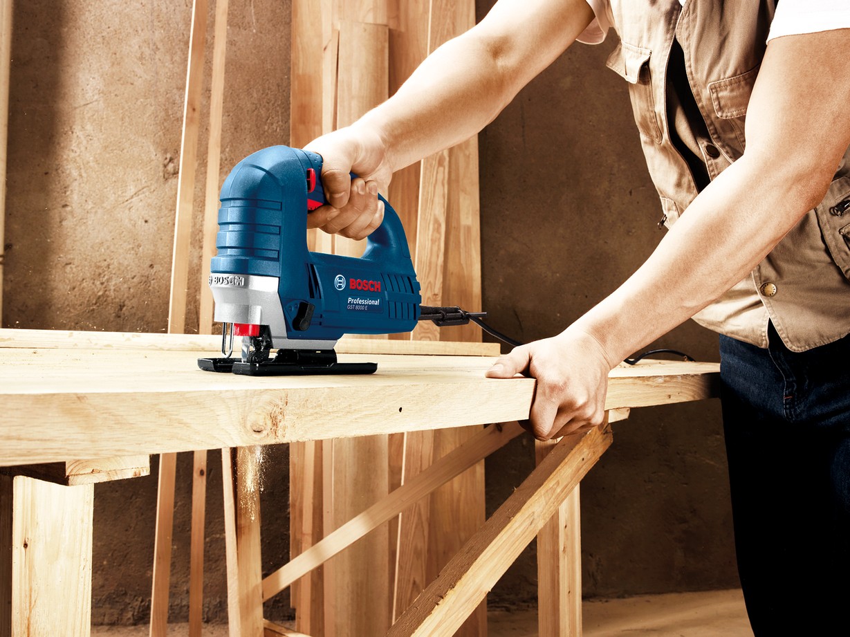 Máy cưa lọng Bosch GST 8000 E 710 W cắt gỗ 80 mm