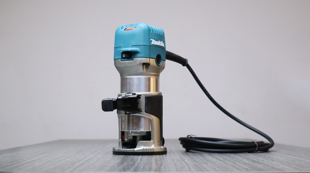 Máy đánh cạnh Makita RT0702C 710 W, 10.000 – 34.000 vòng/phút