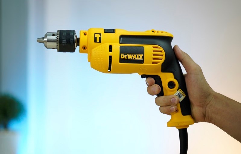 Máy khoan động lực Dewalt DWD024 650W đầu kẹp 13 mm