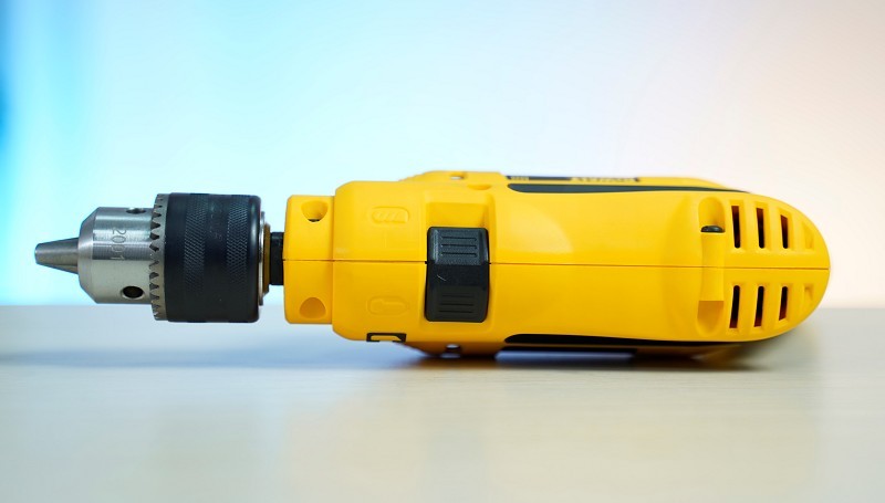 Máy khoan động lực Dewalt DWD024 650W đầu kẹp 13 mm