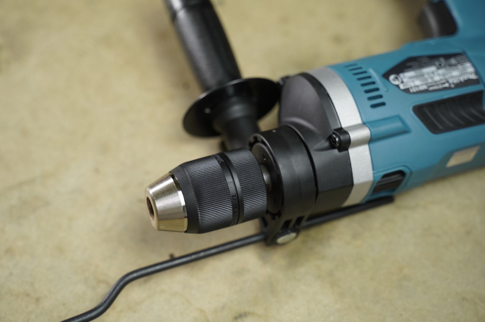 Máy khoan động lực Makita M8101B 710W khoan bê tông 16 mm