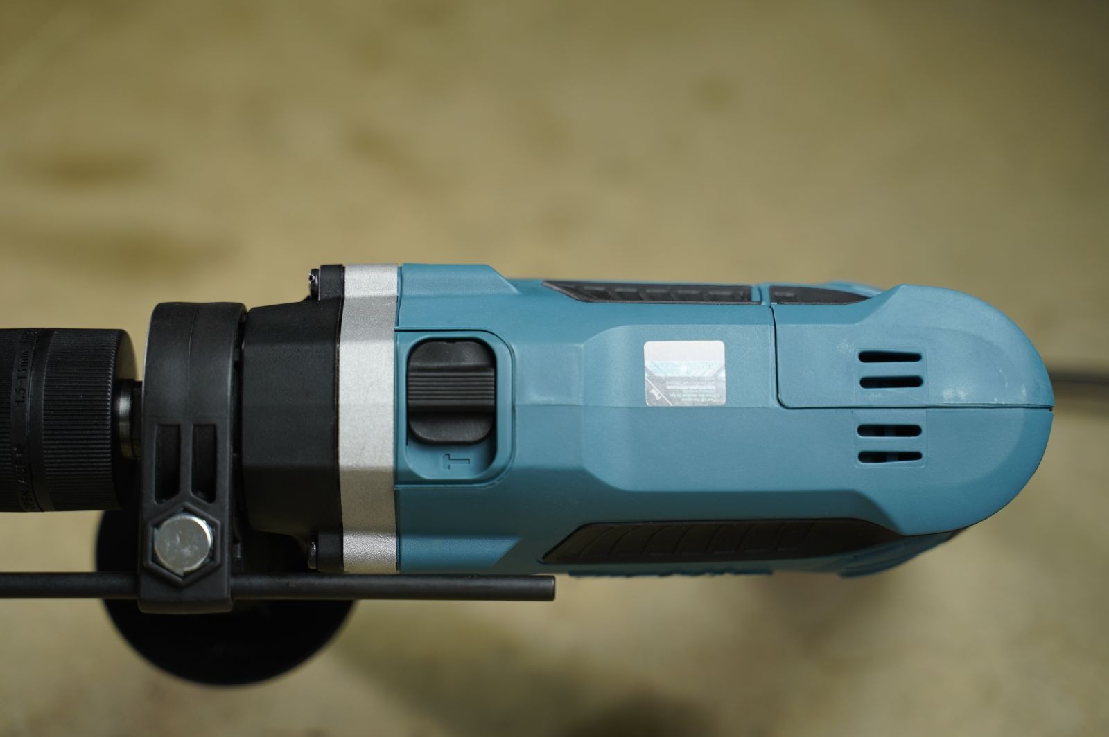 Máy khoan động lực Makita M8101B 710W khoan bê tông 16 mm