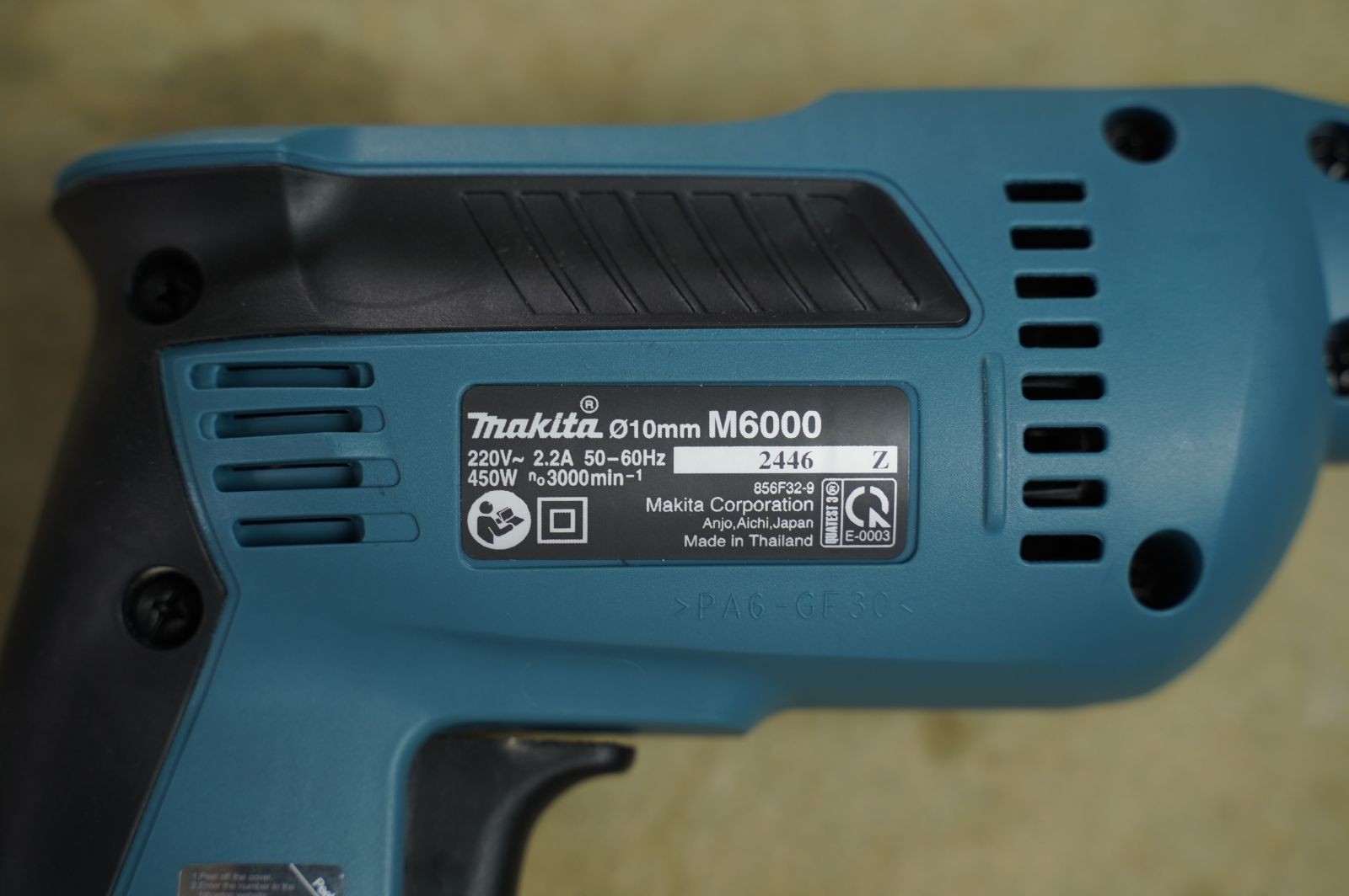 Máy khoan Makita M6000B 450W đầu kẹp 10 mm