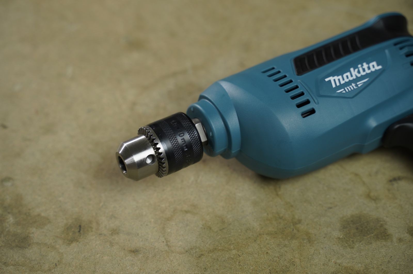 Máy khoan Makita M6000B 450W đầu kẹp 10 mm