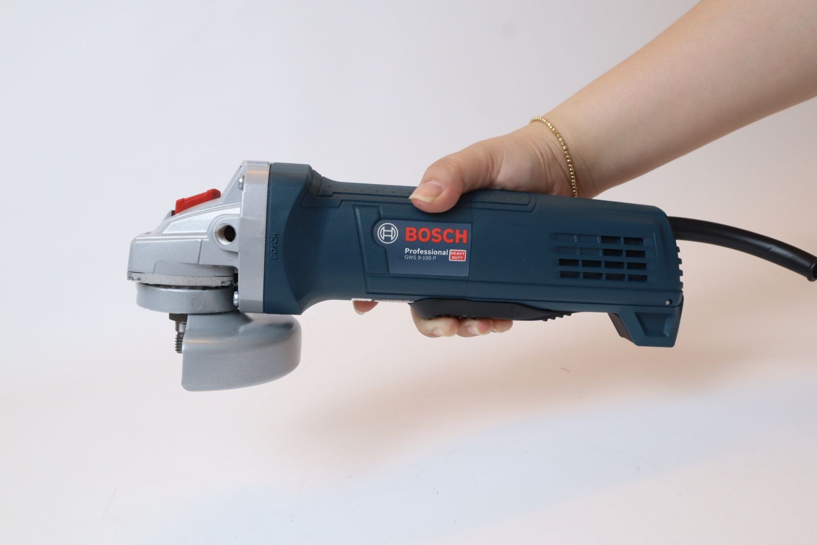 Máy mài góc Bosch GWS 9-100 P 900W đĩa 100 mm, công tắc an toàn (06013965K0)