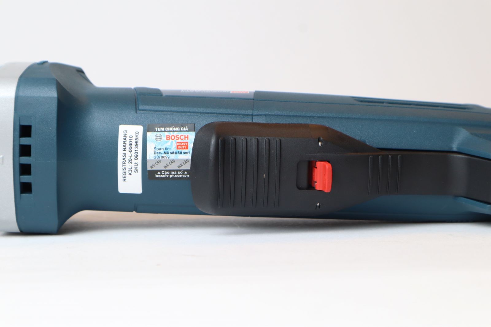 Máy mài góc Bosch GWS 9-100 P 900W đĩa 100 mm, công tắc an toàn (06013965K0)
