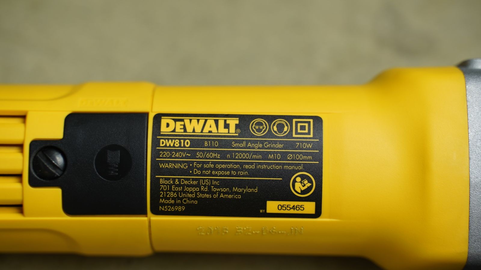 Máy mài góc Dewalt DW810B 710 W – đá 100 mm