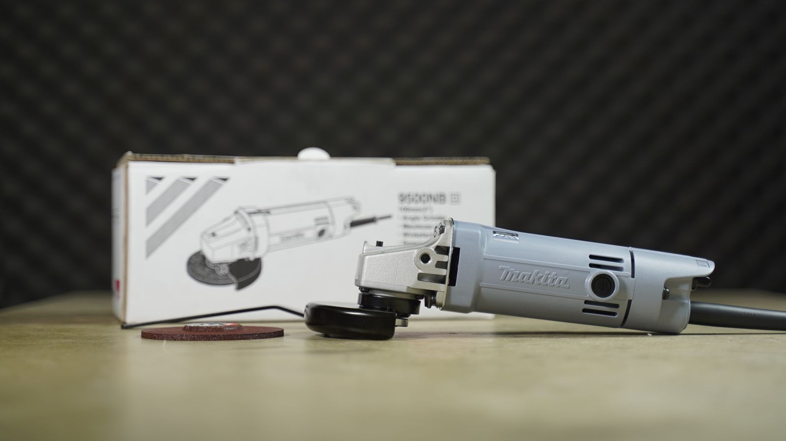 Máy mài góc Makita 9500NB 570 W đá 100 mm