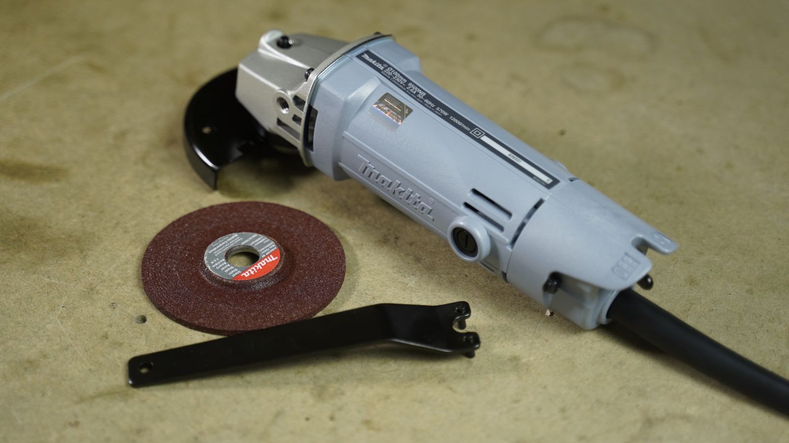 Máy mài góc Makita 9500NB 570 W đá 100 mm