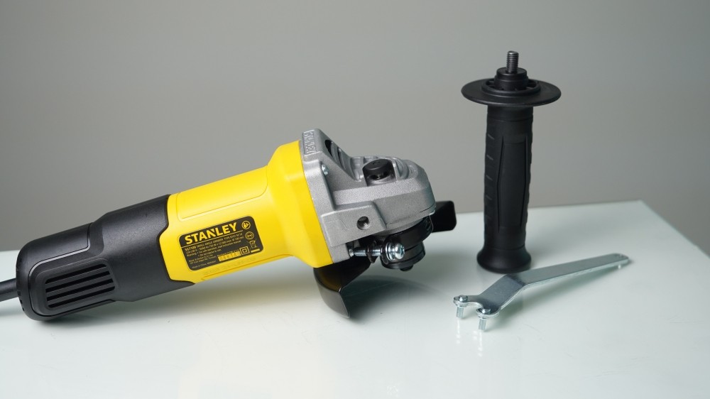 Máy mài góc Stanley SG7100-B1 750W – đá 100 mm, công tắc trượt