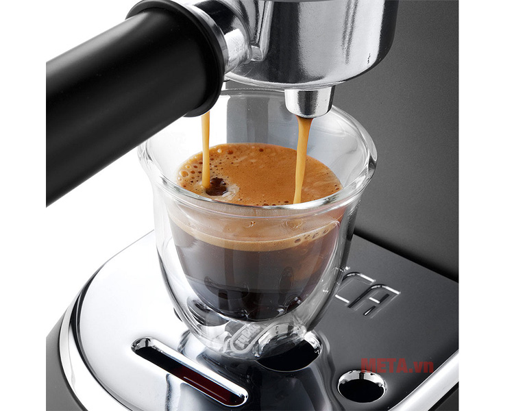 Máy pha cà phê bán tự động De'Longhi EC685.BK
