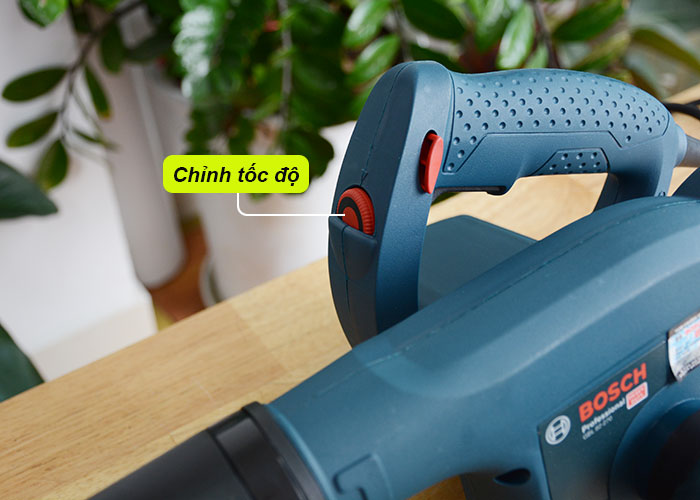 Máy thổi bụi Bosch GBL 82-270