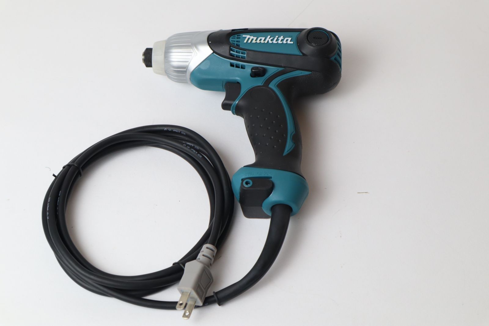Máy vặn vít dùng điện Makita TD0101F 230 W có đèn LED