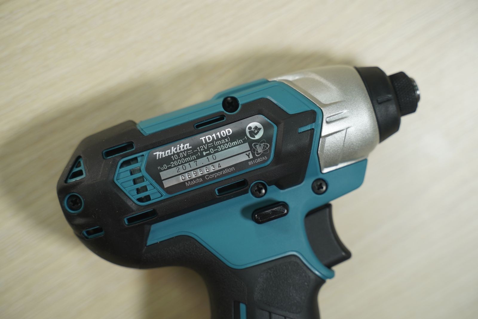 Máy vặn vít dùng pin Makita TD110DSYE 12V 110 N.m (kèm 2 pin 1.5Ah, sạc)