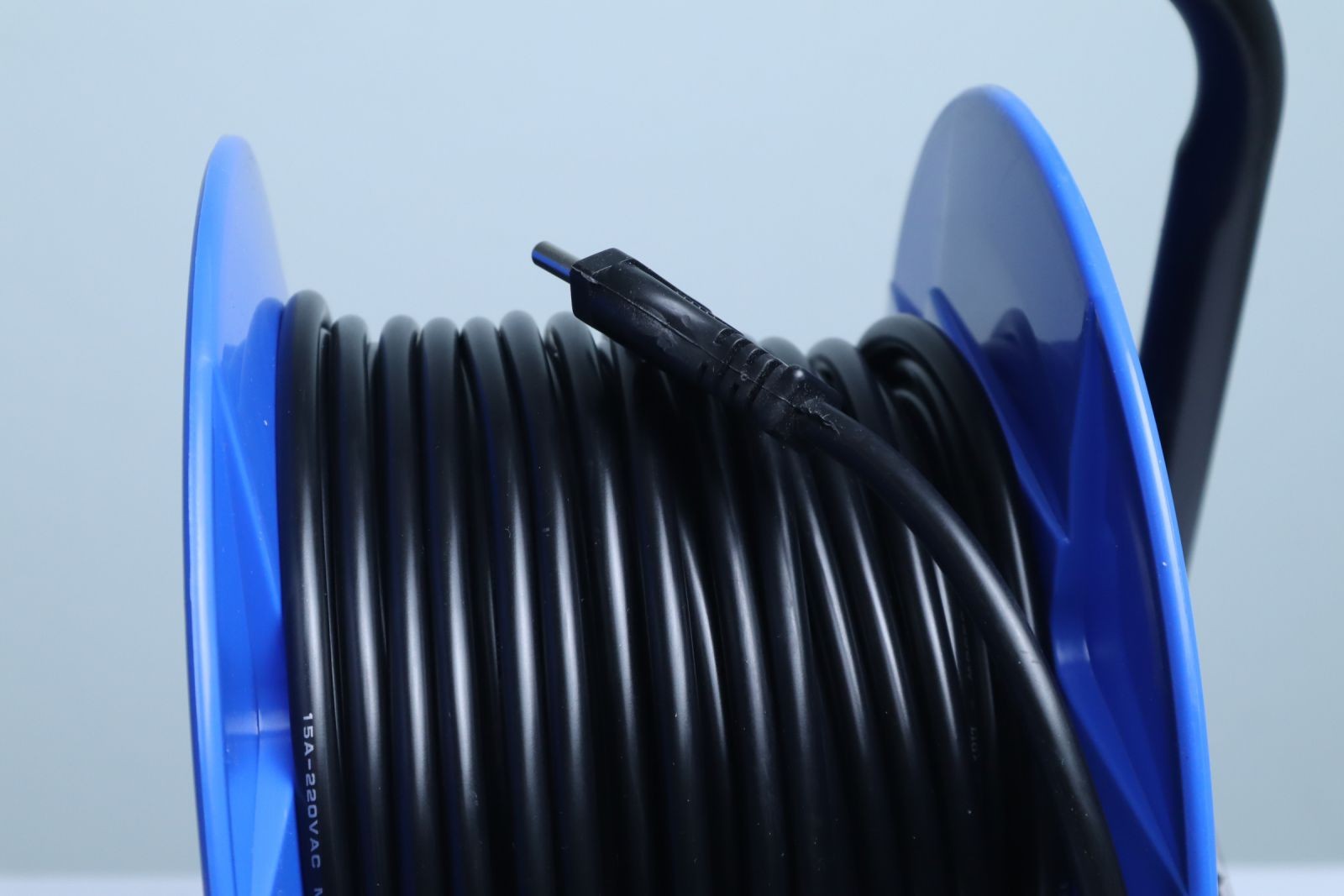 Ổ cắm quay tay kiểu rulo LiOA QT30-2-15A dây 30 m 15A
