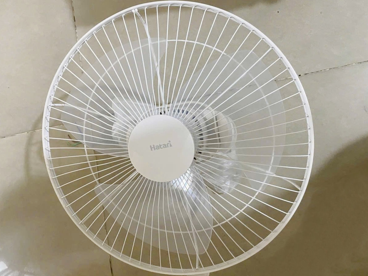 Quạt đảo trần Hatari C18R1 có điều khiển