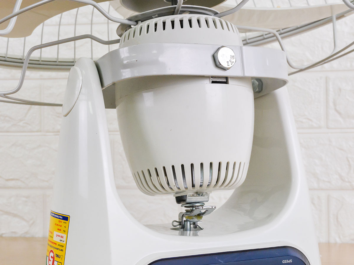 Quạt đảo trần Hatari C18R1 có điều khiển
