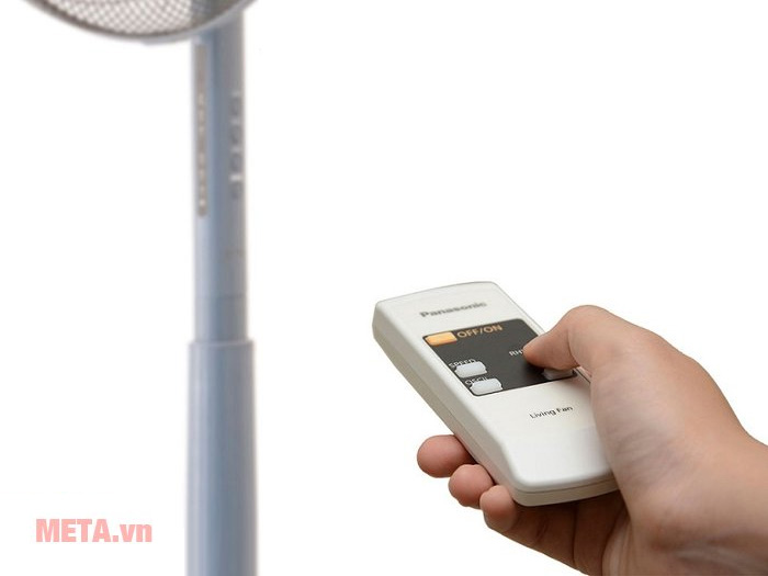Quạt đứng Panasonic F-409K có remote