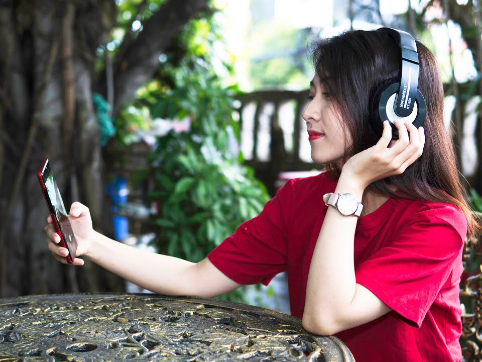 Tai nghe Bluetooth chụp tai SoundMax BT200