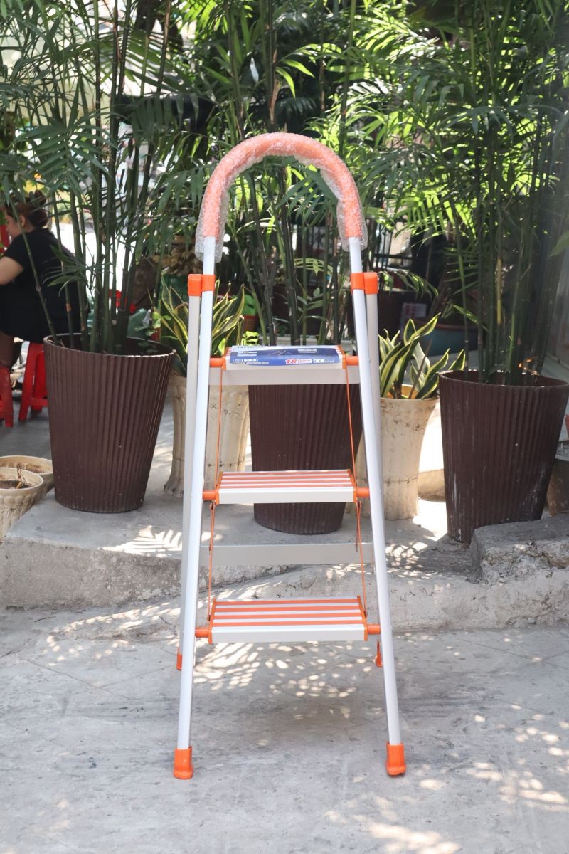 Thang ghế nhôm Nikawa NKA-03 3 bậc, tay vịn cao 118 cm