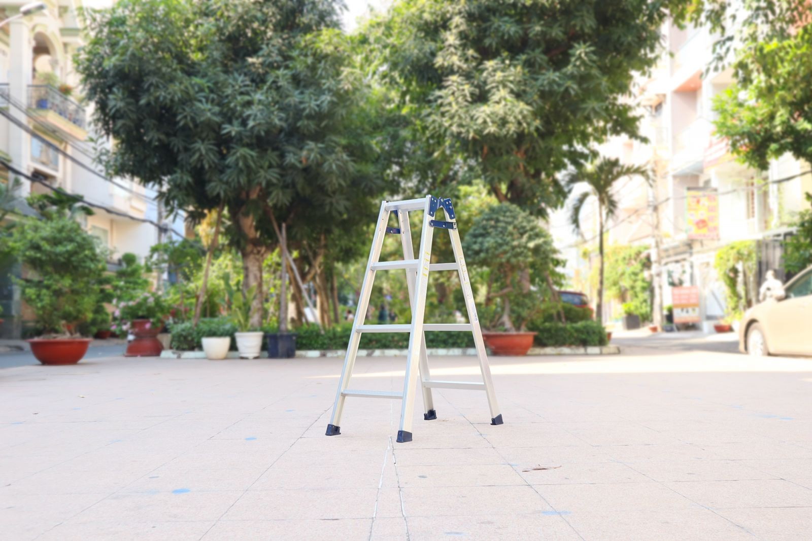 Thang nhôm chữ A IG WMT-04 2 × 4 bậc tải 100 kg