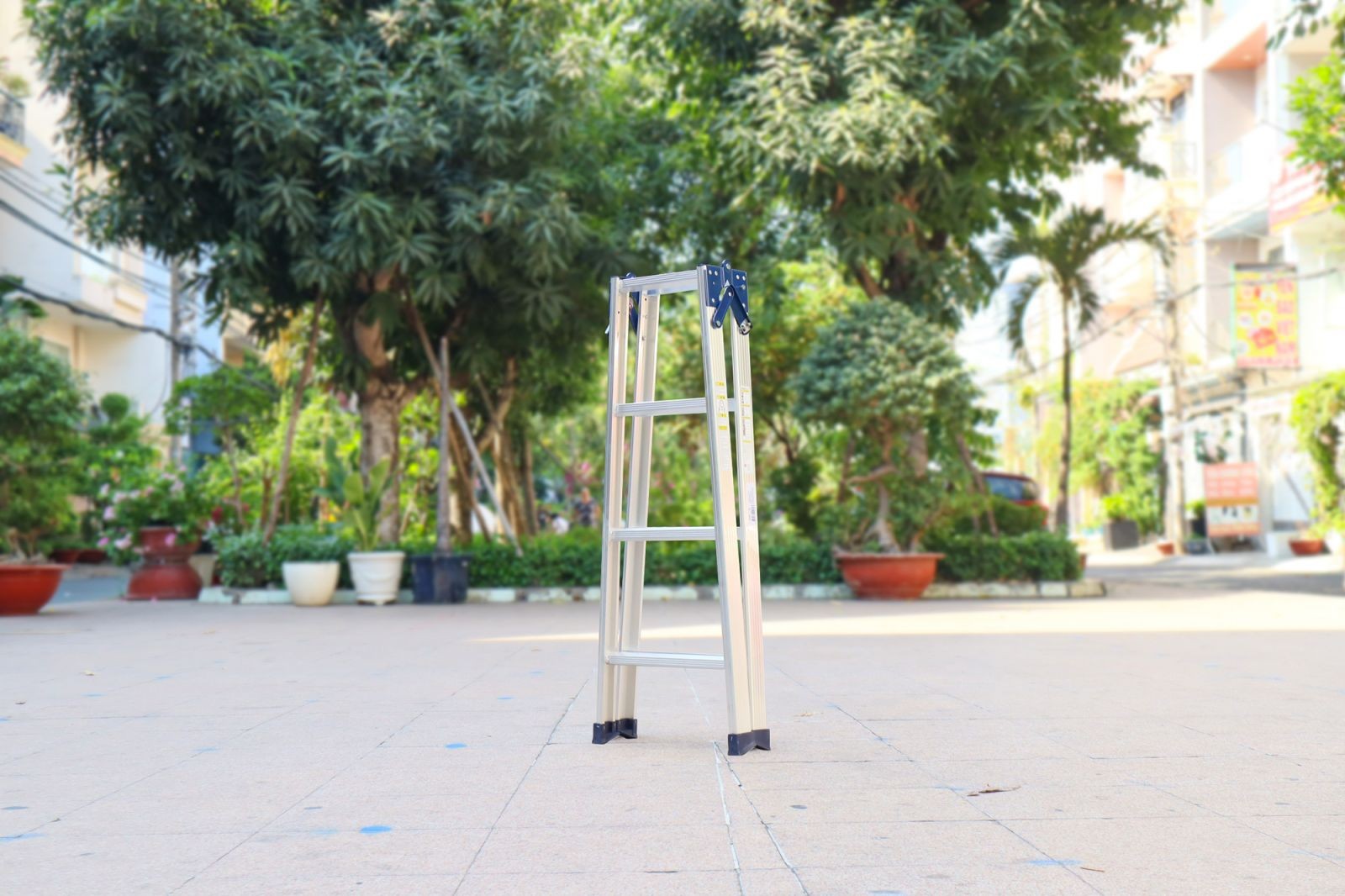 Thang nhôm chữ A IG WMT-04 2 × 4 bậc tải 100 kg