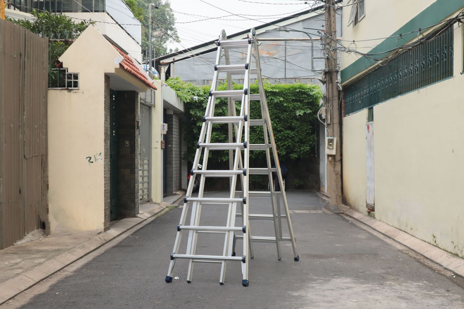Thang nhôm gấp chữ A IG LS49 9 bậc tải 150 kg