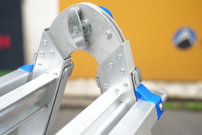 Thang nhôm gấp đa năng Nikawa NKE-44 2 x 4 bậc – chữ A 2,01 m, chữ I 4,14 m