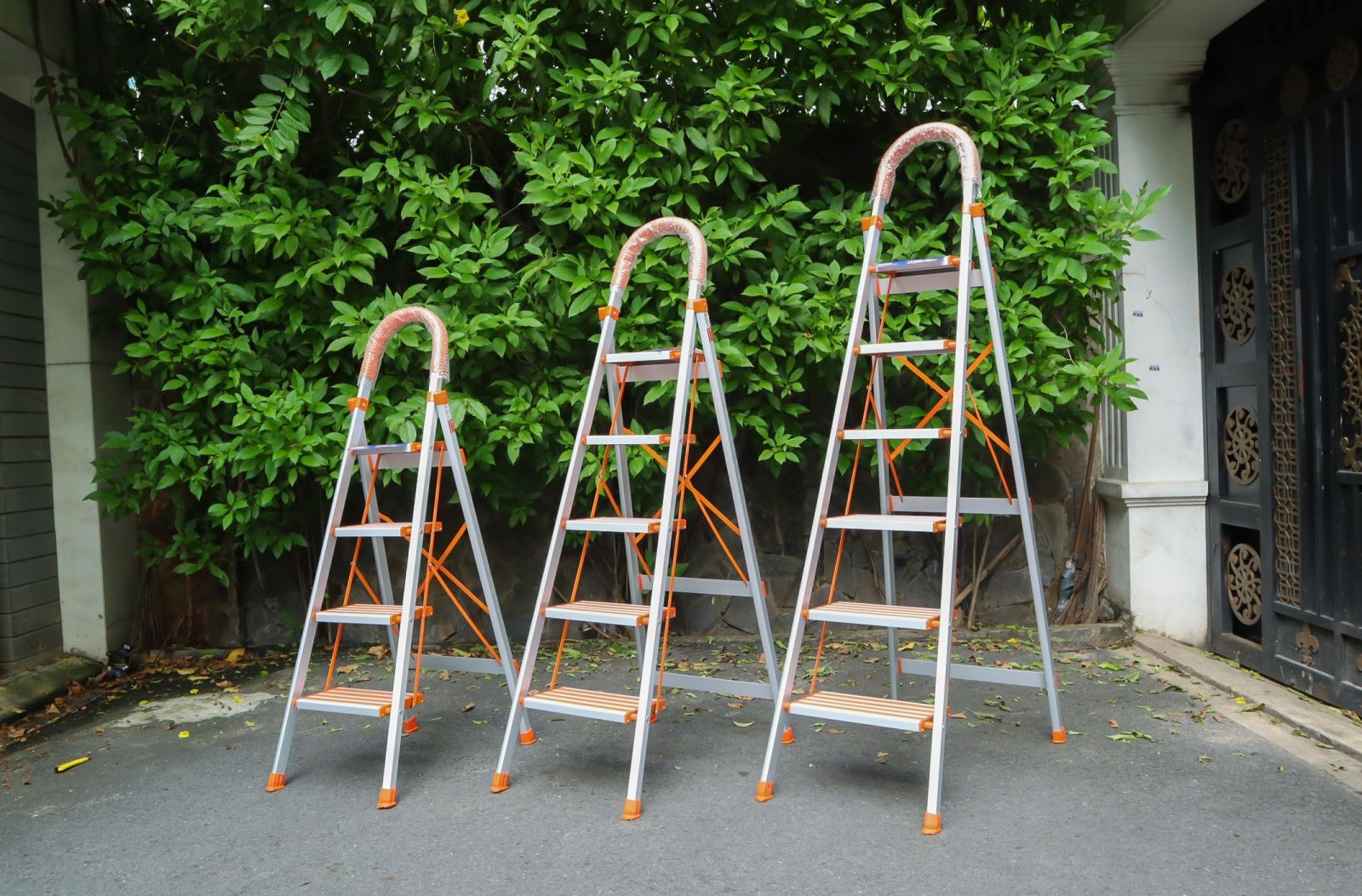 Thang nhôm ghế 5 bậc Nikawa NKA-05 – bậc trên cao 1,24 m, có tay vịn
